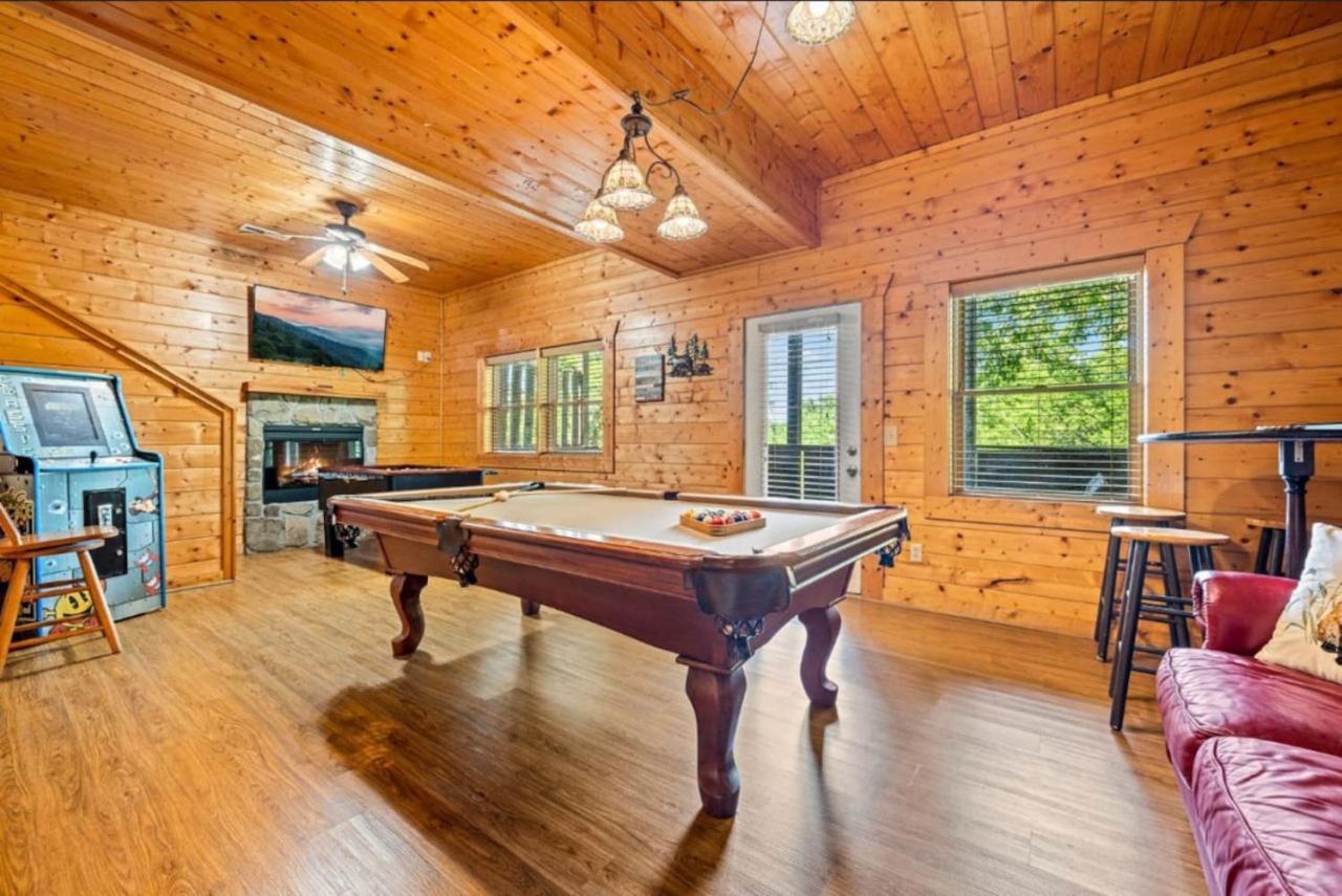 Misty Mountain Game Room And Hot Tub Pigeon Forge Extérieur photo